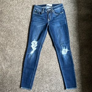 Kancan busted knee skinny jean